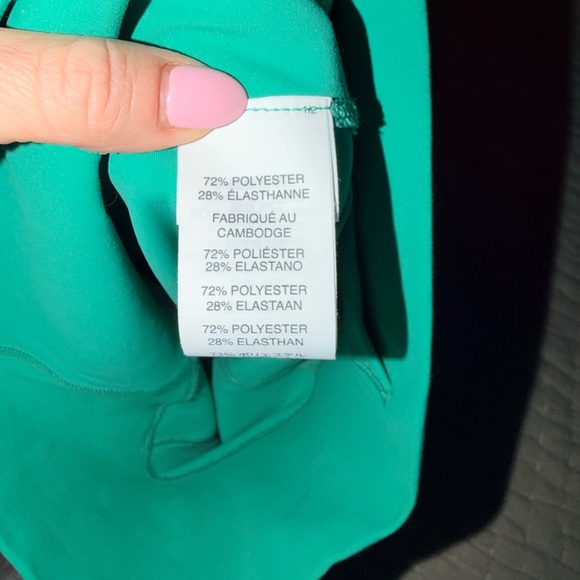 Vuori Studio Pocket Biker Shorts - Picture 5 of 6